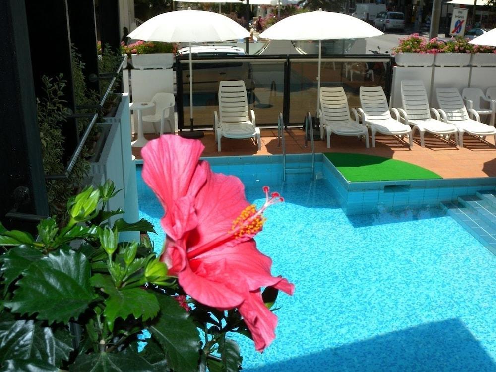Hotel Grand Meeting ริมินี ภายนอก รูปภาพ